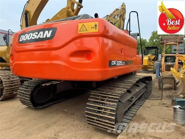 Doosan DX 225 LCA حفارات زحافة