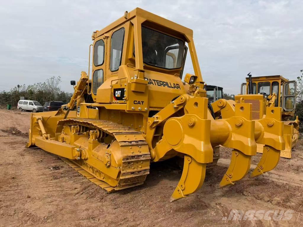 CAT D7G بلدوزرات مجنزرة
