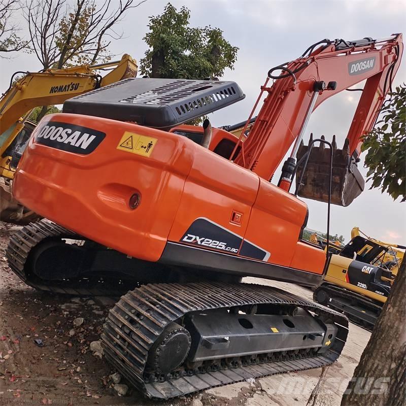 Doosan DX 225 حفارات زحافة