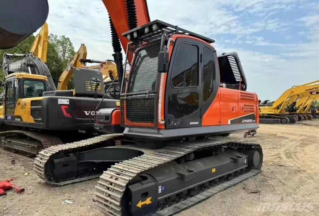 Doosan DX 225 حفارات زحافة