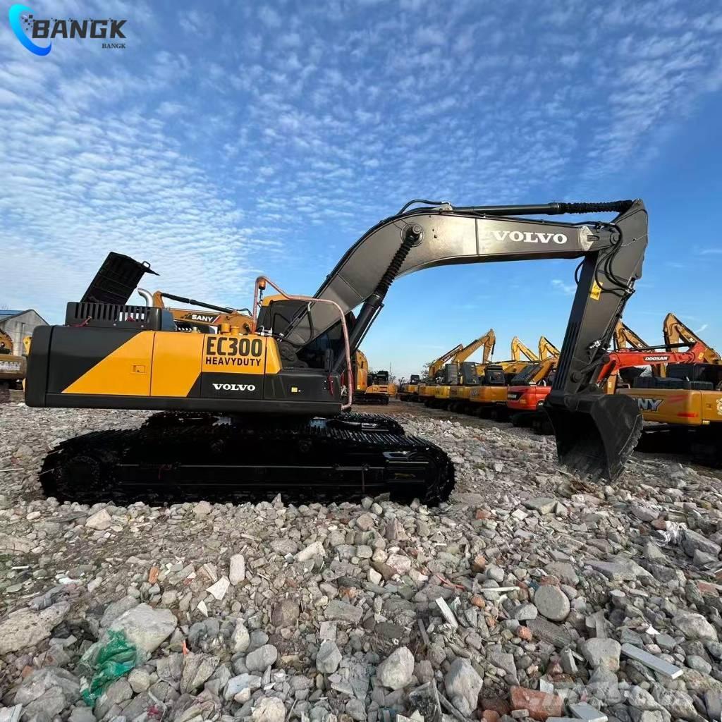 Volvo EC 300 D حفارات زحافة