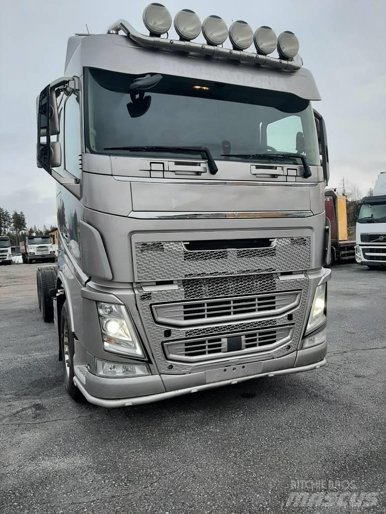 Volvo FH 13 شاحنات بمقصورة وهيكل