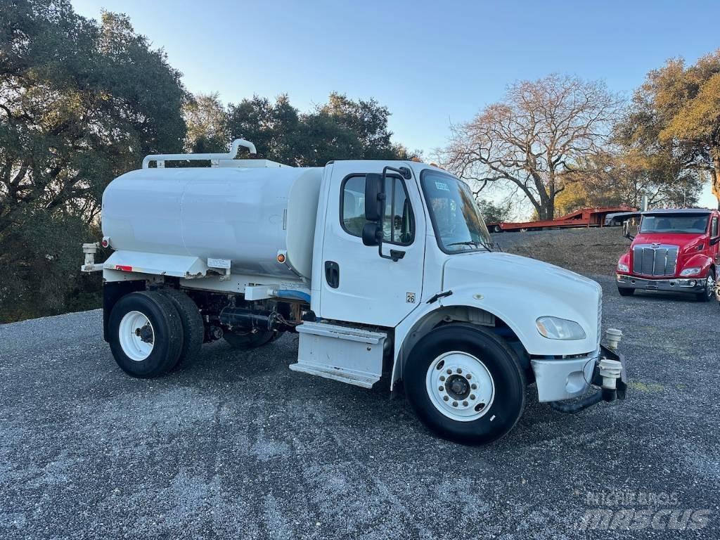 Freightliner M2106 صهاريج مياه