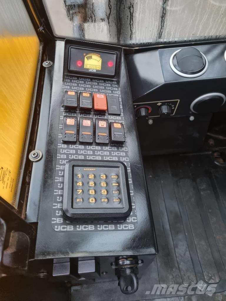 JCB 930 شاحنات الطرق الوعرة