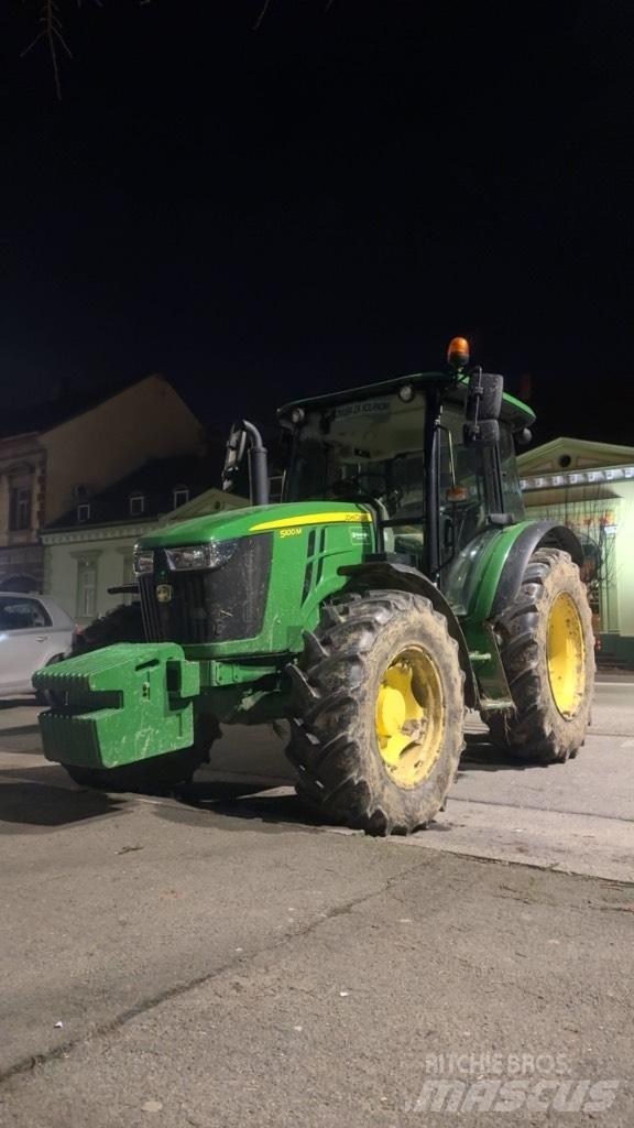 John Deere 5100 M الجرارات