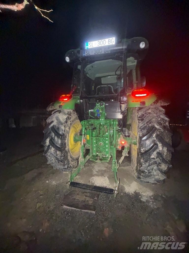 John Deere 5100 M الجرارات