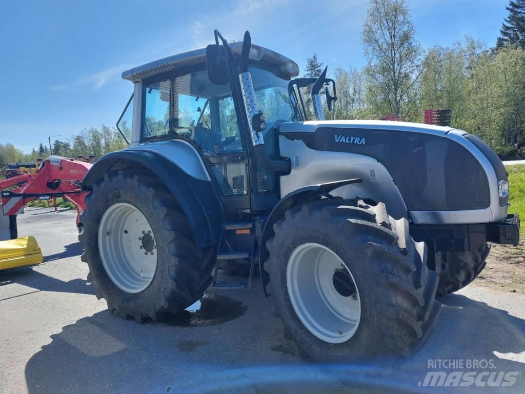 Valtra M 120 E الجرارات