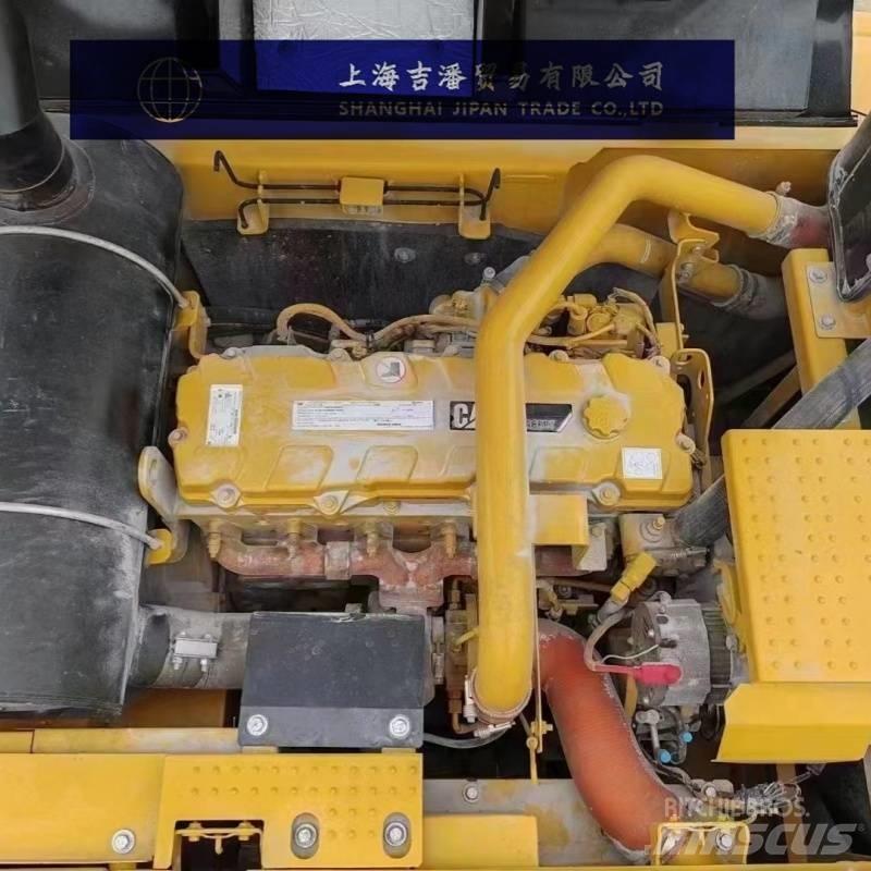 CAT 340 D حفارات زحافة