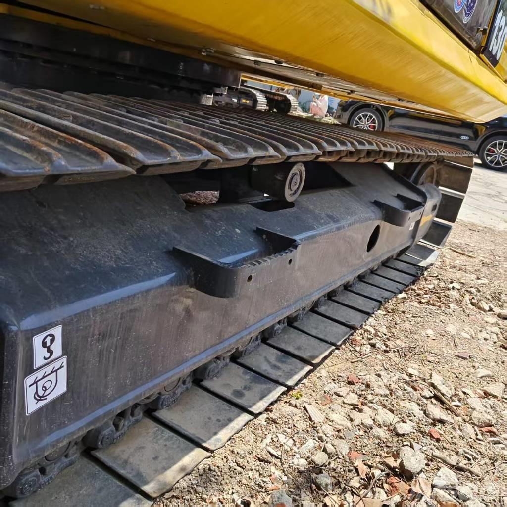 Komatsu PC 130 حفارات زحافة