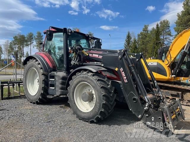 Valtra T174 الجرارات