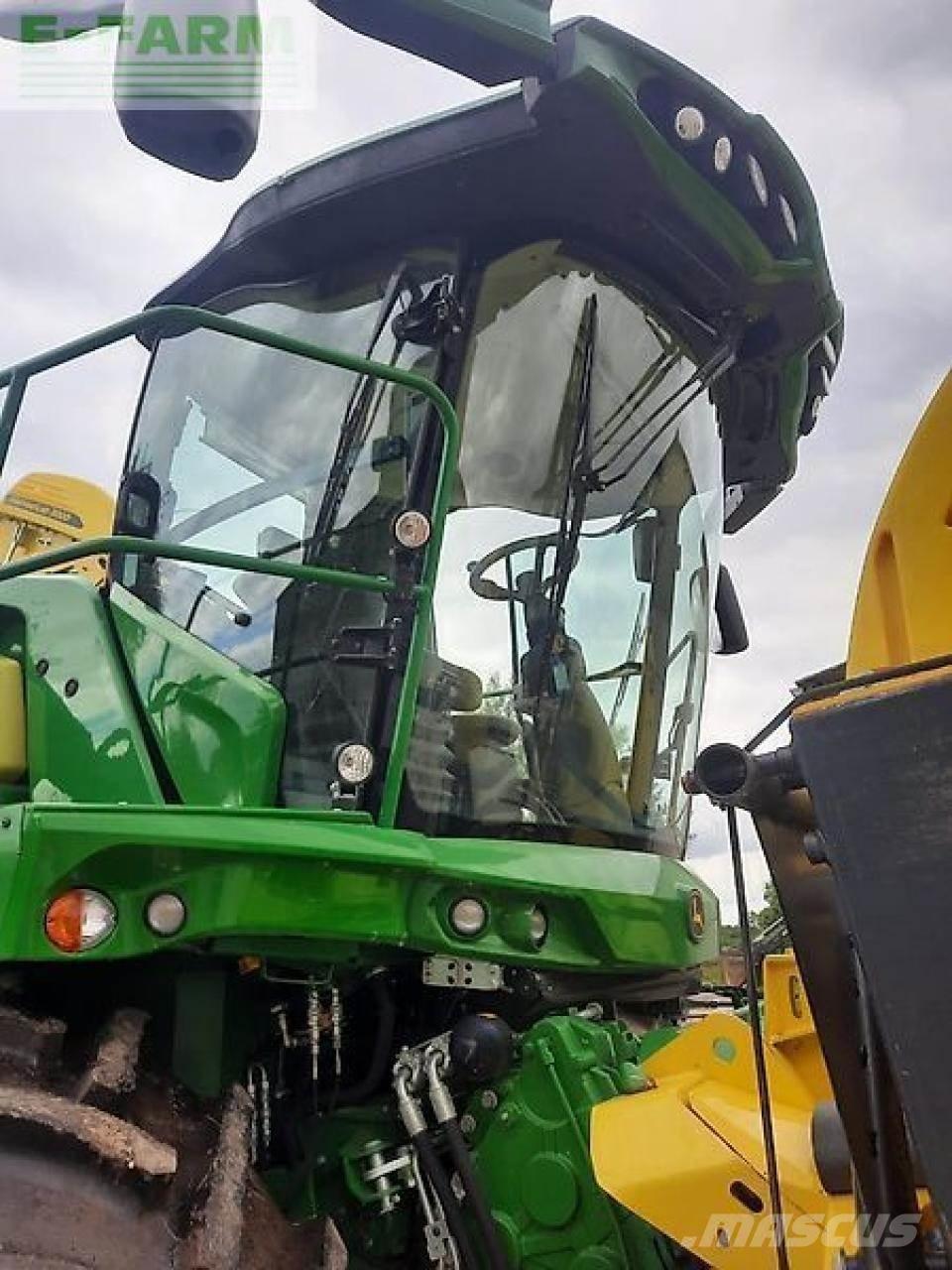 John Deere 8200i علافات ذاتية الدفع