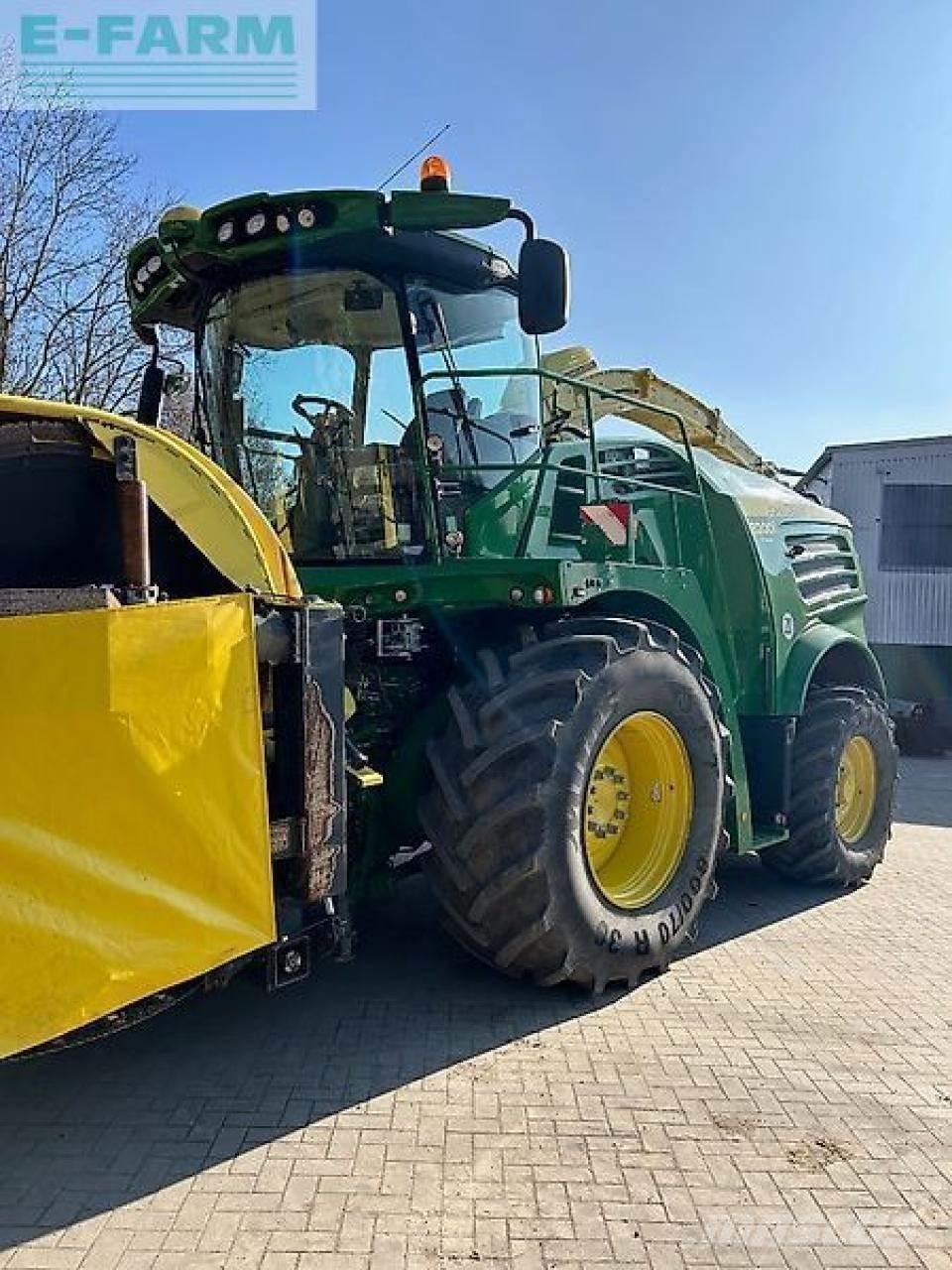 John Deere 8200i علافات ذاتية الدفع