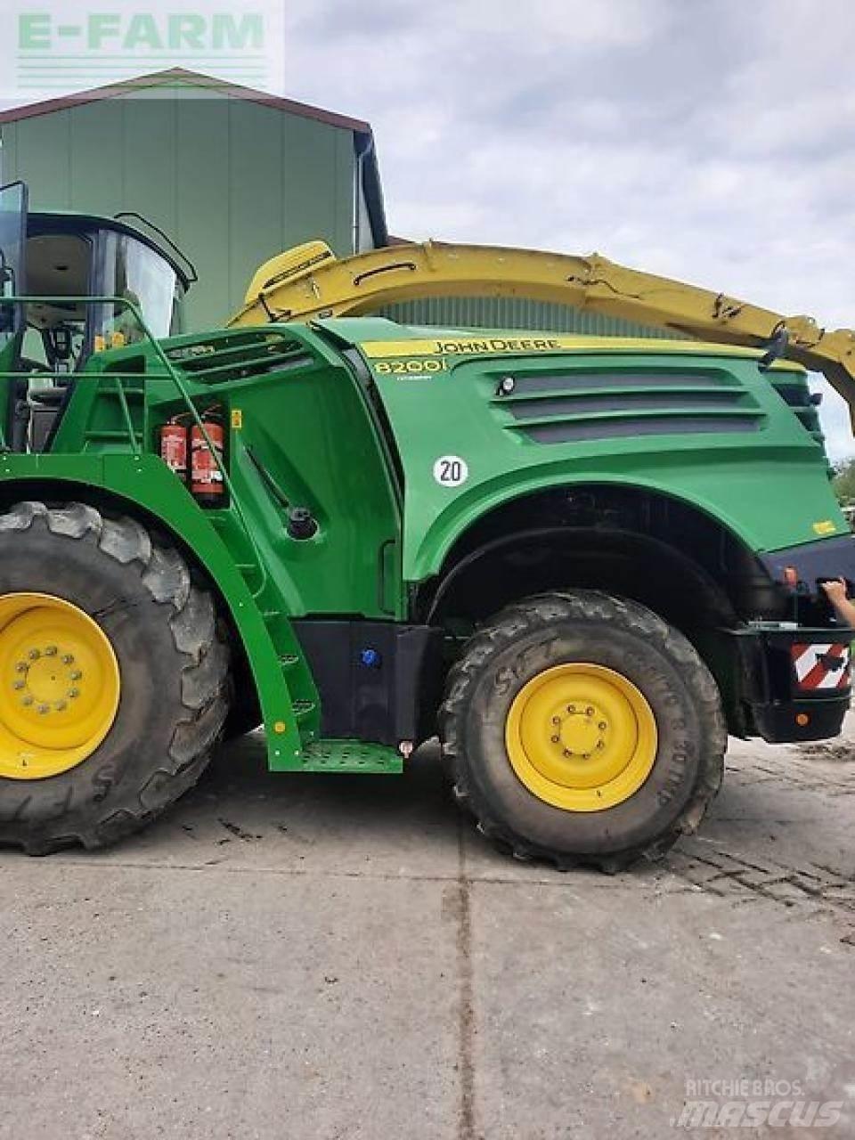 John Deere 8200i علافات ذاتية الدفع