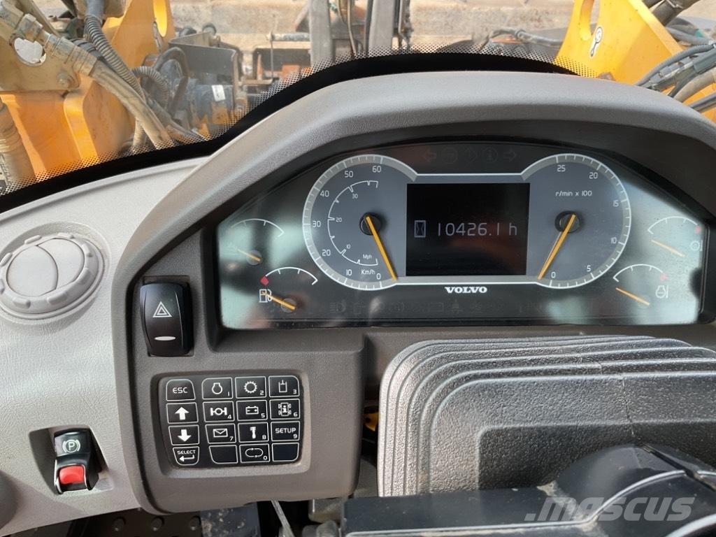 Volvo L110H لوادر بعجل