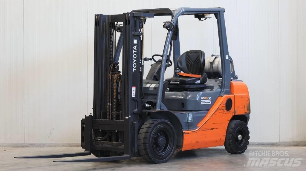 Toyota 02-8 FGF 25 شاحنات LPG