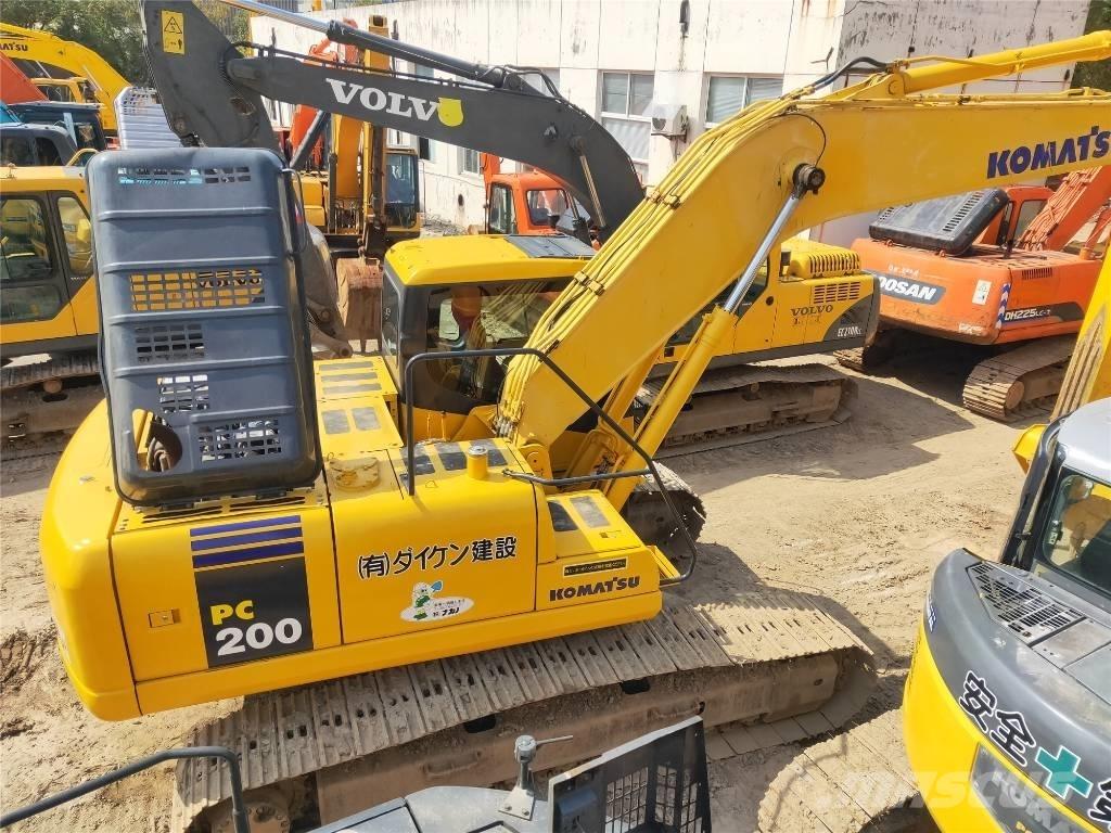 Komatsu PC200-7 حفارات زحافة
