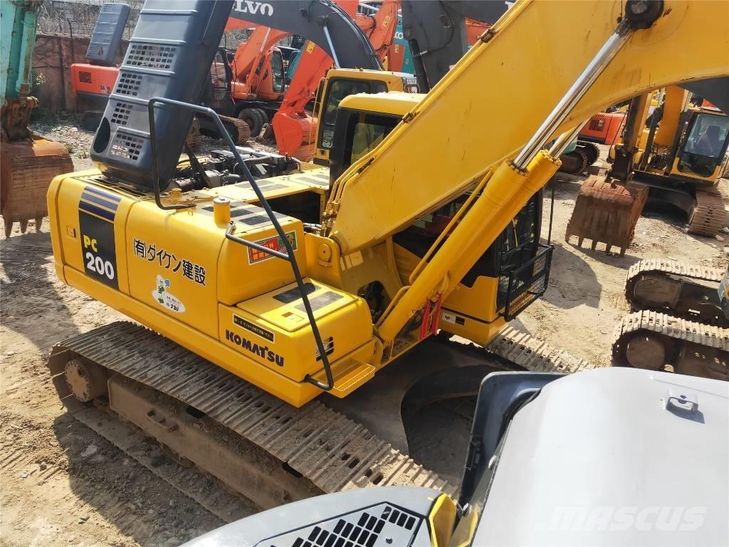 Komatsu PC200-7 حفارات زحافة