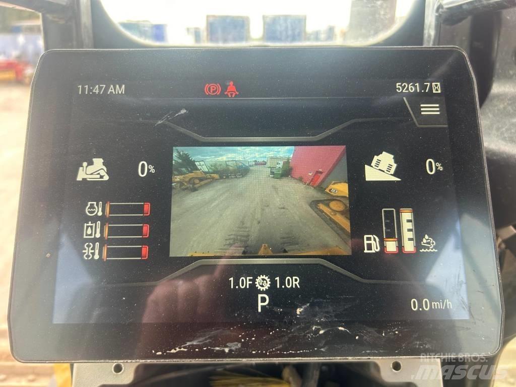 CAT D 5 LGP بلدوزرات مجنزرة