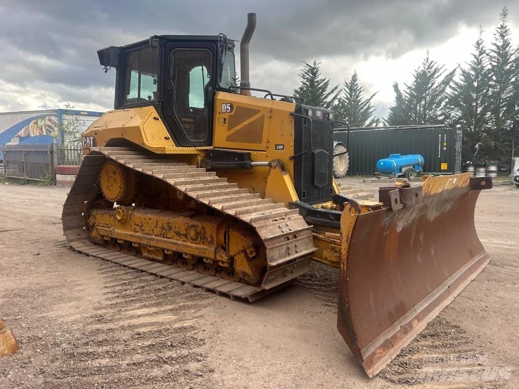 CAT D 5 LGP بلدوزرات مجنزرة