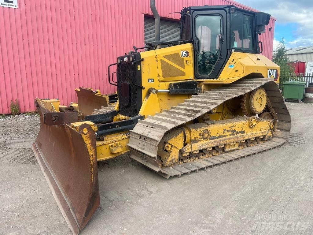 CAT D 5 LGP بلدوزرات مجنزرة