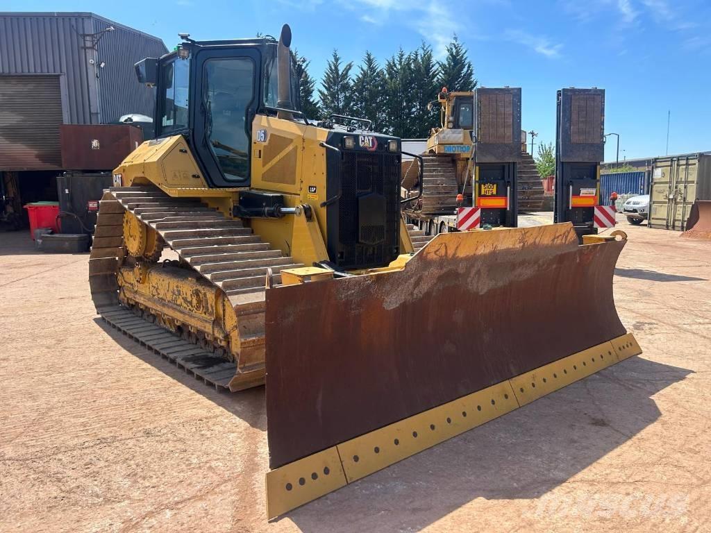 CAT D 5 LGP بلدوزرات مجنزرة