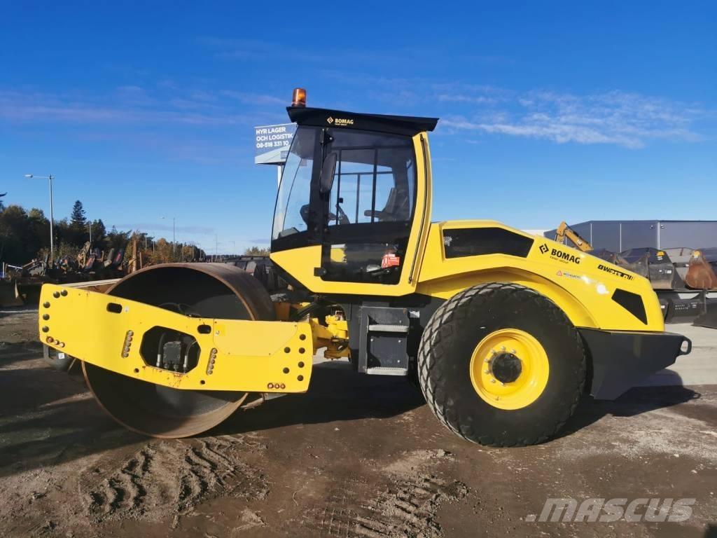 Bomag BW213D-5 مداحل أحادية الأسطوانة