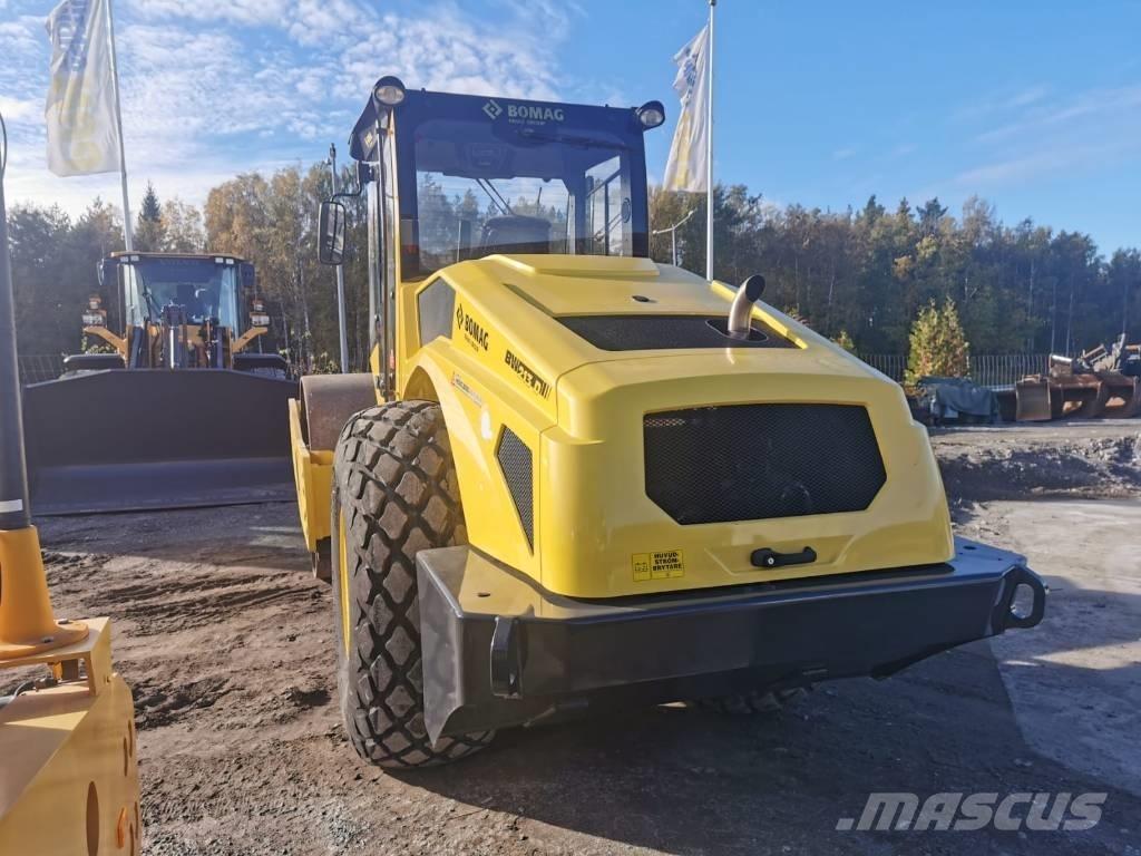Bomag BW213D-5 مداحل أحادية الأسطوانة
