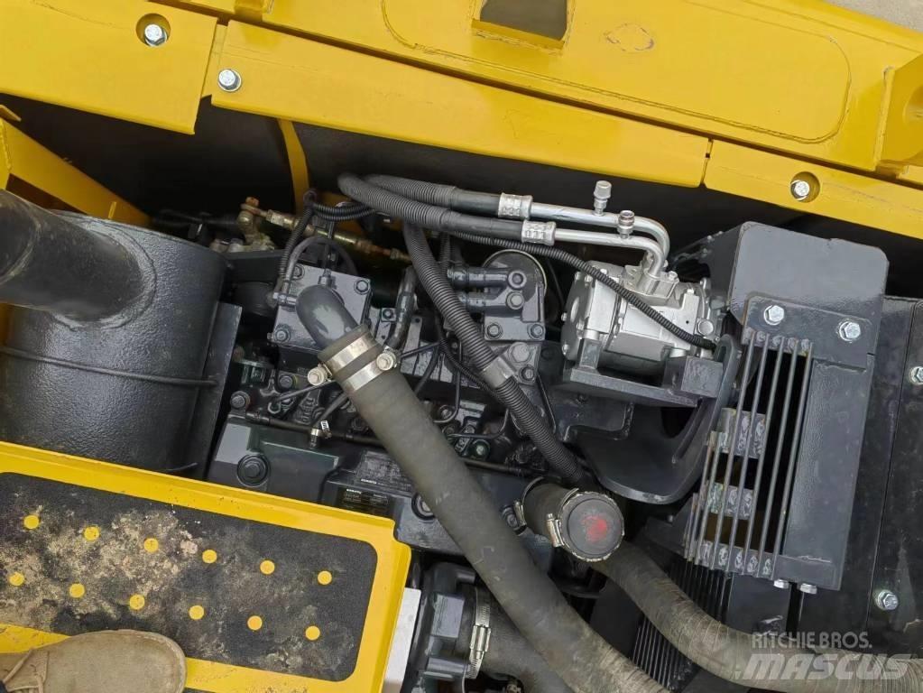 Komatsu PC 130-7K حفارات وسط 7 طن - 12 طن