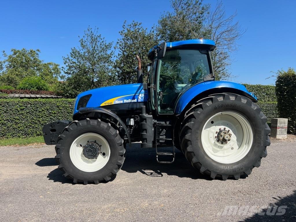 New Holland T 7040 الجرارات