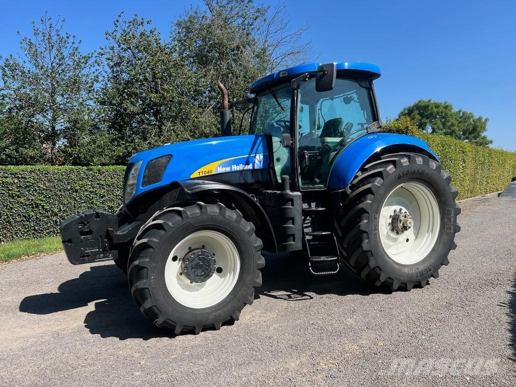 New Holland T 7040 الجرارات
