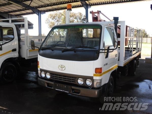 Toyota dyna 5104 شاحنات ذات هيكل صندوقي