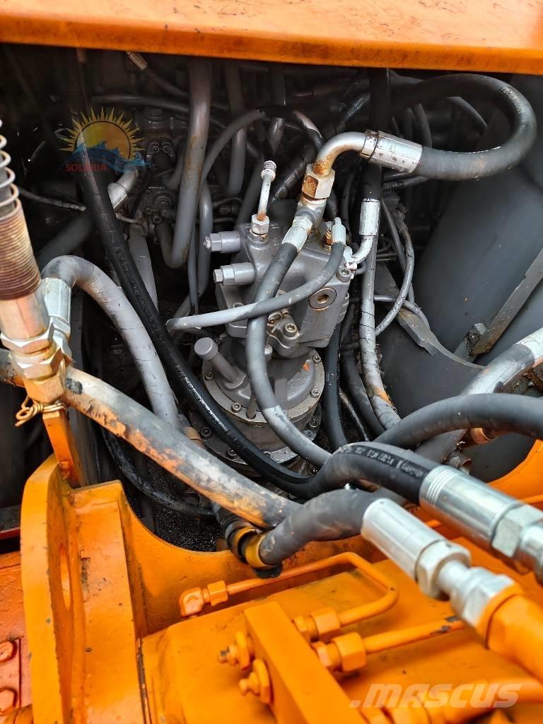 Hitachi EX 100 W D حفارات بعجل