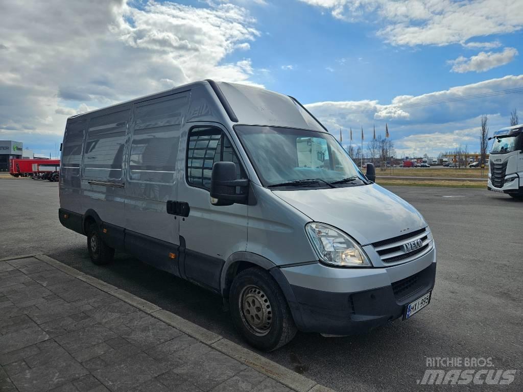 Iveco Daily 35S18 شاحنة مقفلة
