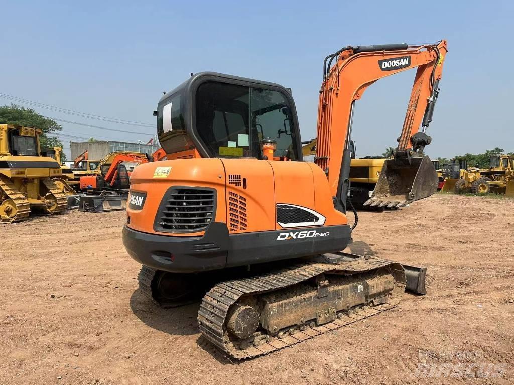 Doosan DX 60 حفارات زحافة