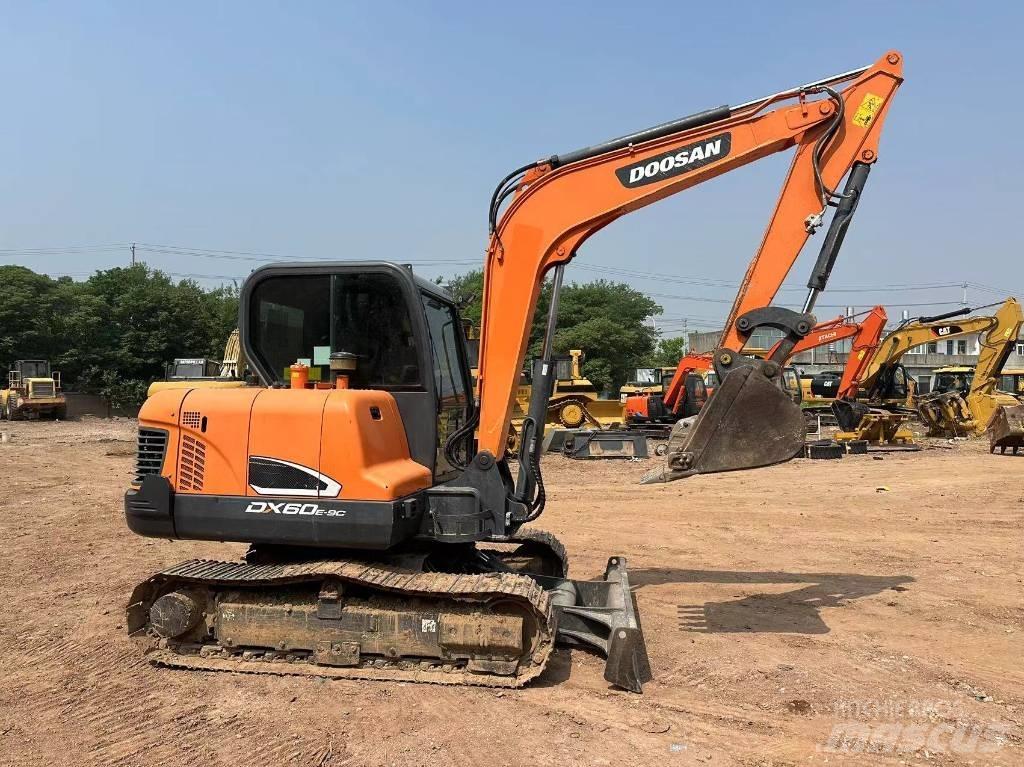 Doosan DX 60 حفارات زحافة