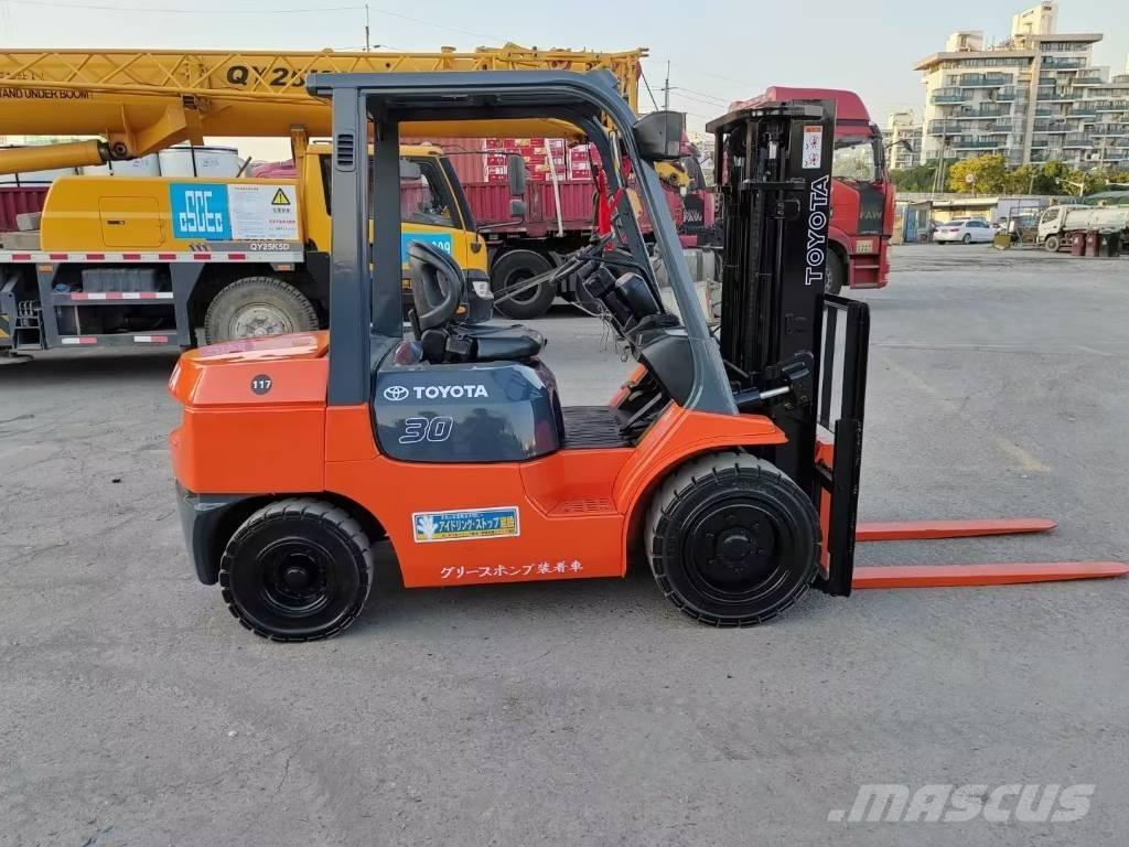 Toyota FD 30 شاحنات الديزل