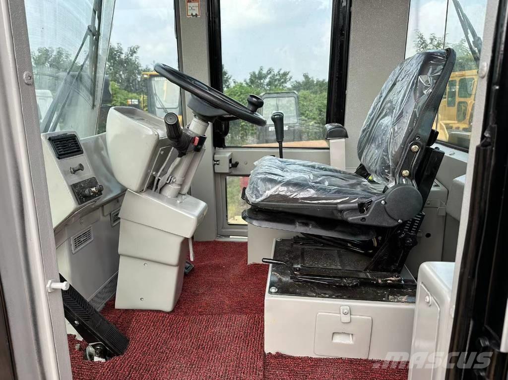 CAT 966G لوادر بعجل