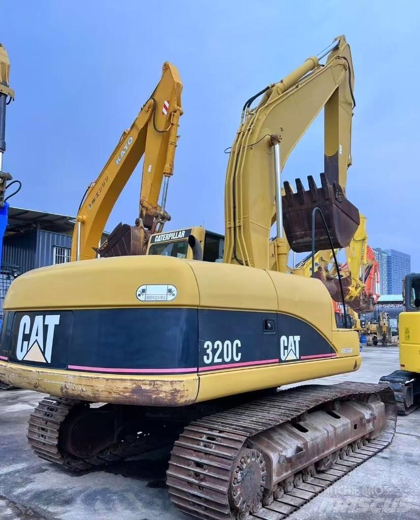 CAT 320 C حفارات زحافة