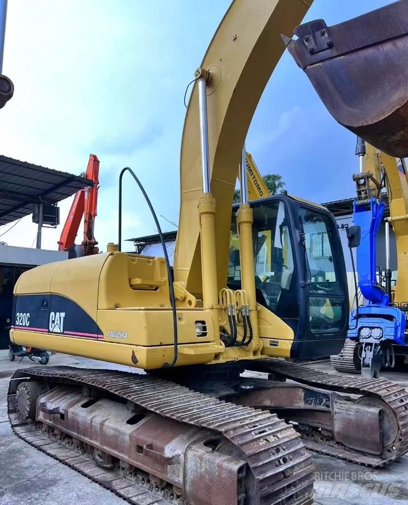 CAT 320 C حفارات زحافة