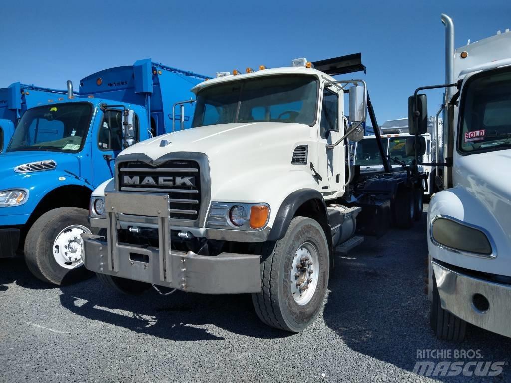 Mack GRANITE CV713 شاحنات المخلفات