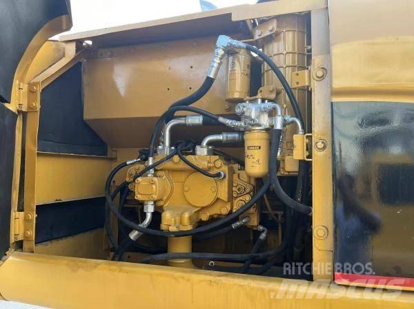 CAT 320 C L حفارات زحافة