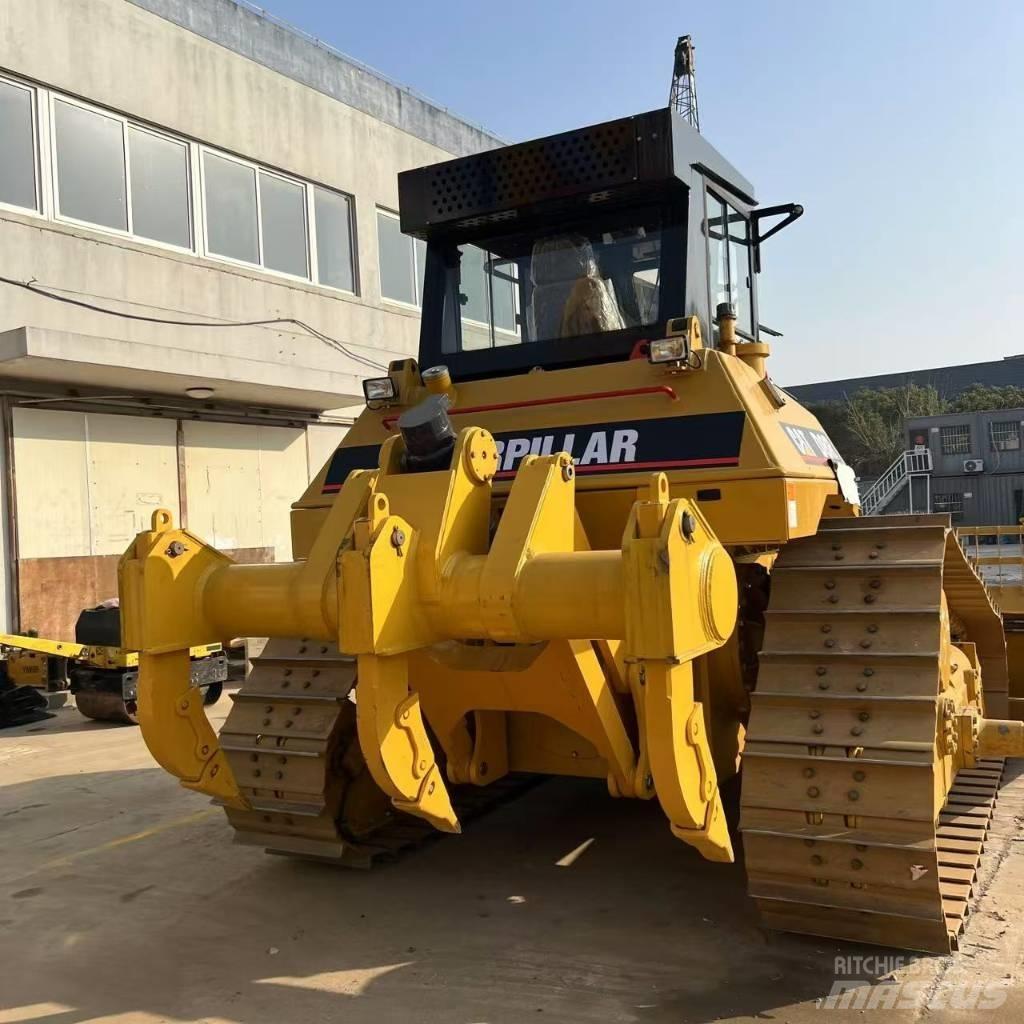 CAT D 8 R بلدوزرات مجنزرة