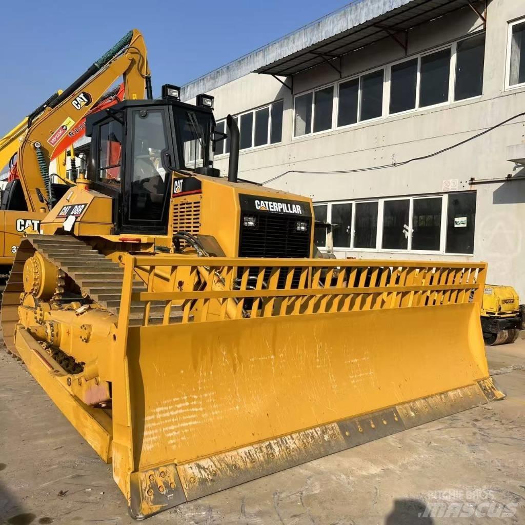 CAT D 8 R بلدوزرات مجنزرة