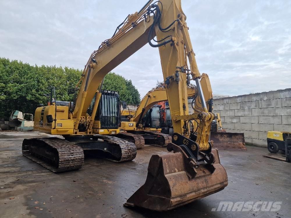 Komatsu PC 210 LC-10 حفارات زحافة