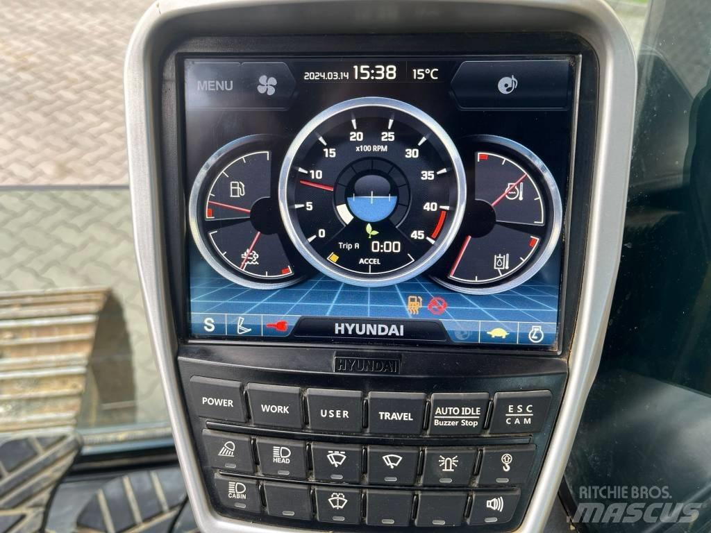 Hyundai HX 220 L حفارات زحافة