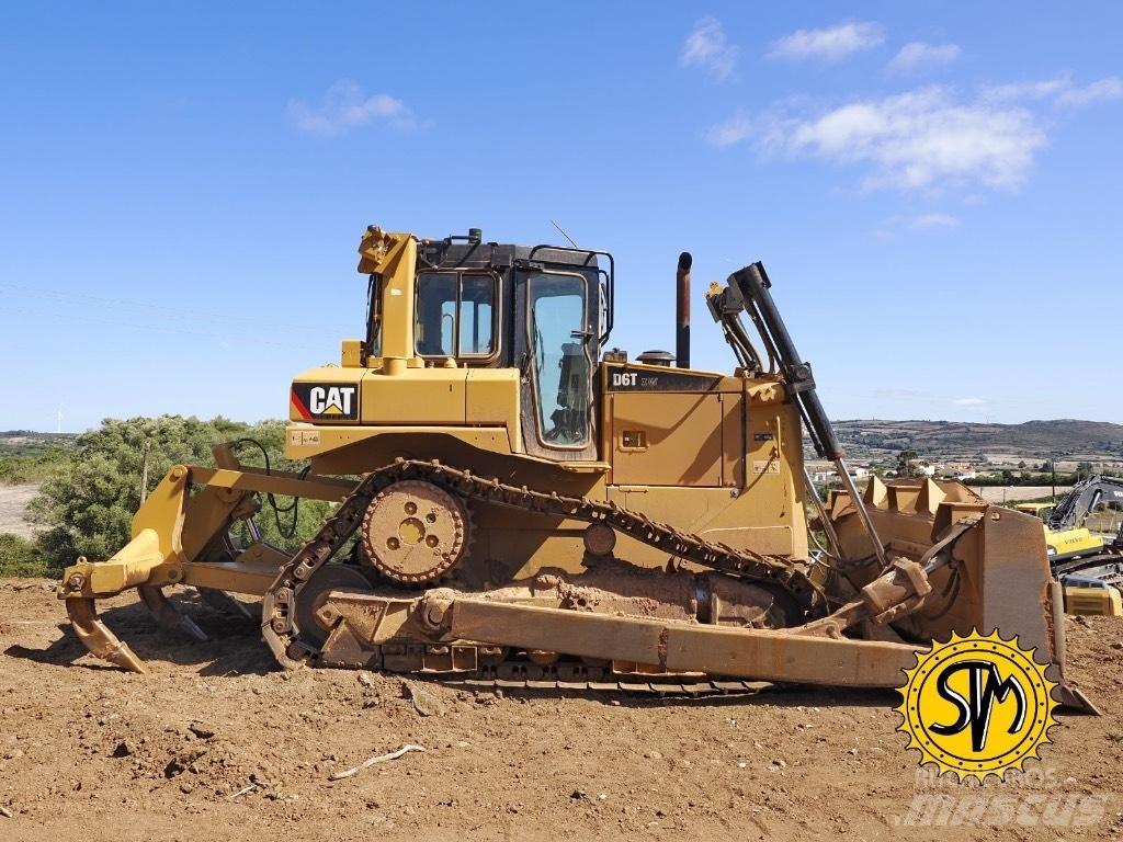 CAT D 6 T XW بلدوزرات مجنزرة