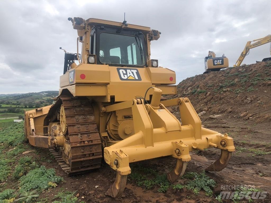 CAT D 6 T XW بلدوزرات مجنزرة