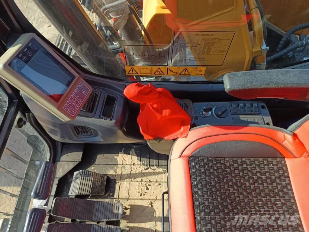 Sany SY 155 C حفارات زحافة