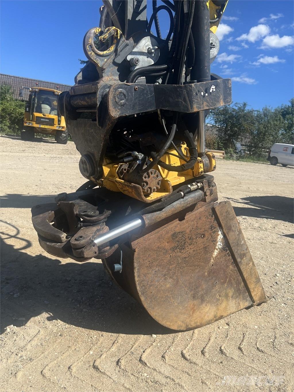 Wacker Neuson EW 100 حفارات بعجل
