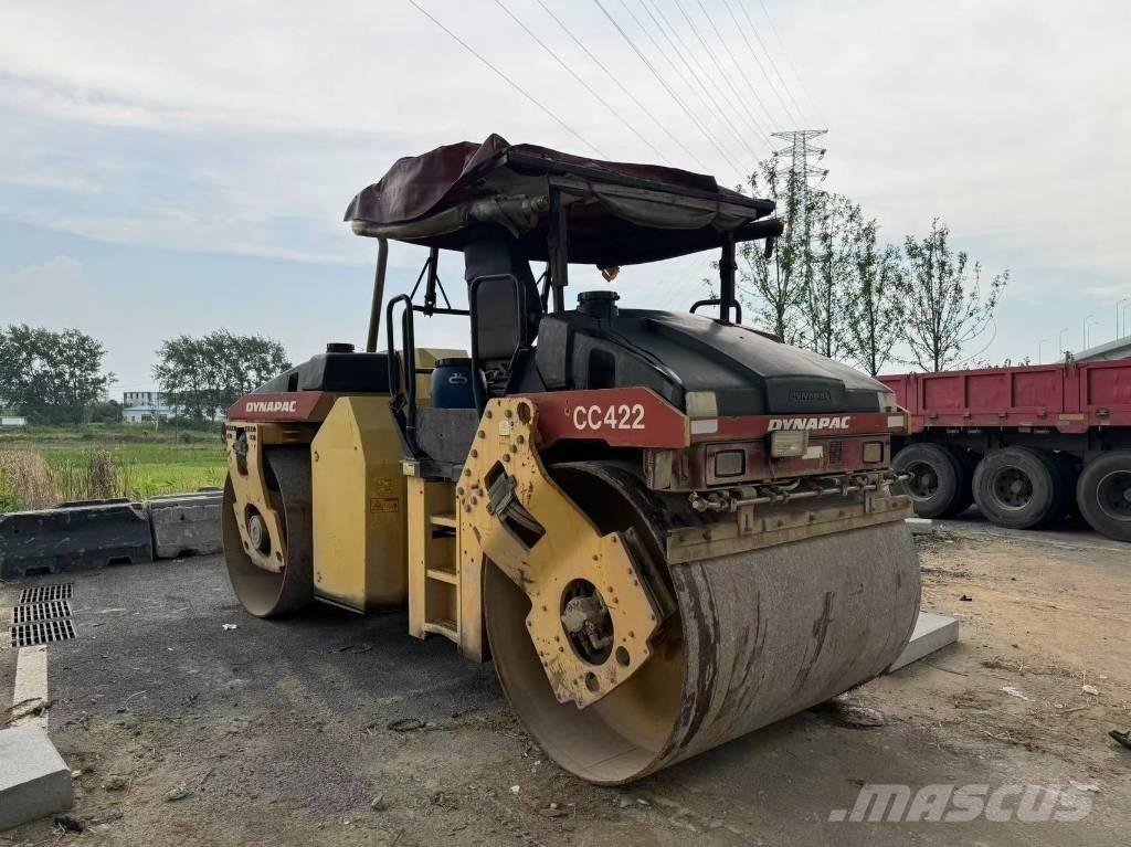 Dynapac CC 422 مداحل ثنائية الاسطوانة